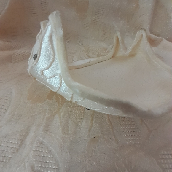 ❌️SOLD/Other Online Site Ivory Satin Bridal Vintage Hat - Picture 7 of 7